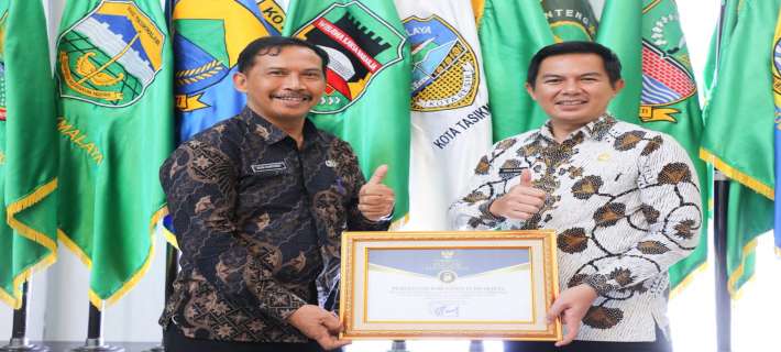 Diskominfo Purwakarta meraih Anugerah Keterbukaan Informasi Publik (KIP) Tingkat Jawa Barat tahun 20